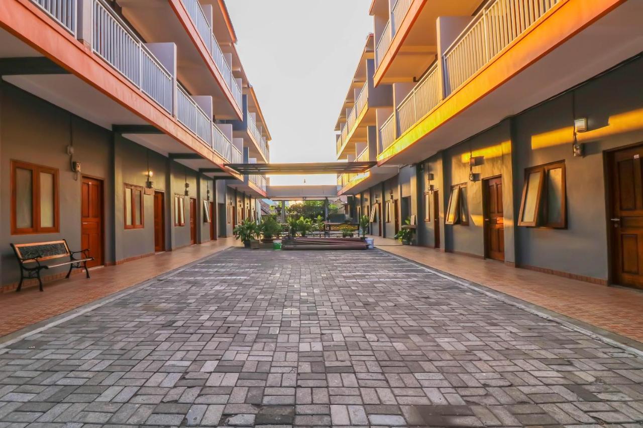 Oyo 1670 Likko Inn Dempassar Exterior foto