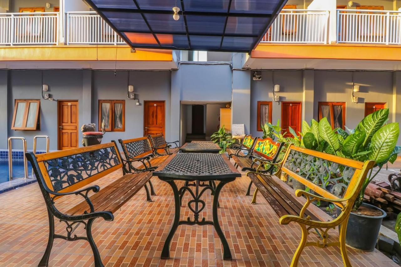 Oyo 1670 Likko Inn Dempassar Exterior foto